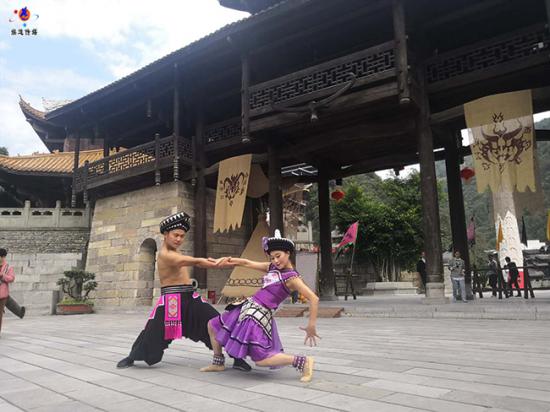 中国舞蹈家夏冰双人舞艺术造型(情与爱)